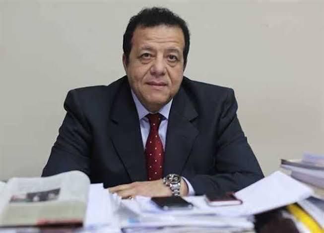 الدكتور عاطف عبد اللطيف 