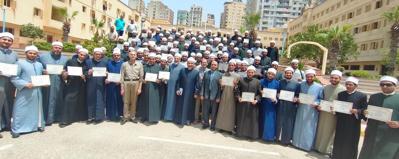 الأئمة المصريين والوافدين