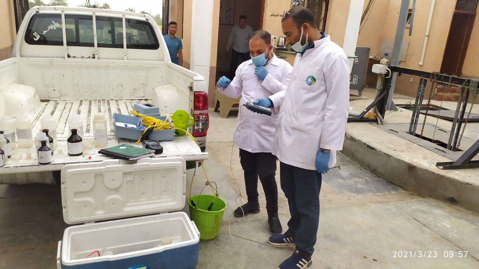 فرق العمل بقطاع المعامل بمياه الشرب والصرف الصحى بالفيوم