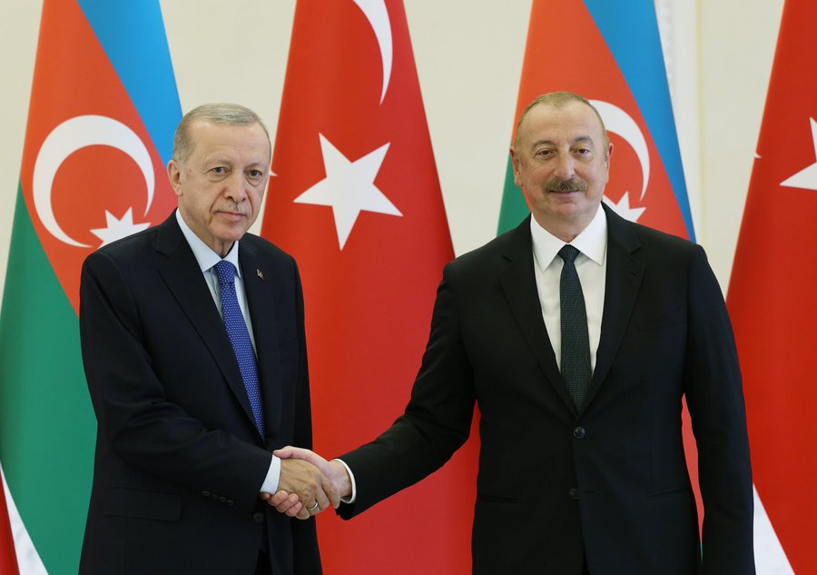 الرئيس التركي رجب طيب أردوغان ونظيره الأذربيجاني