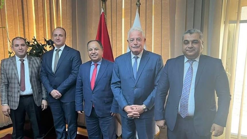 لقاء المحافظ مع وزير المالية 