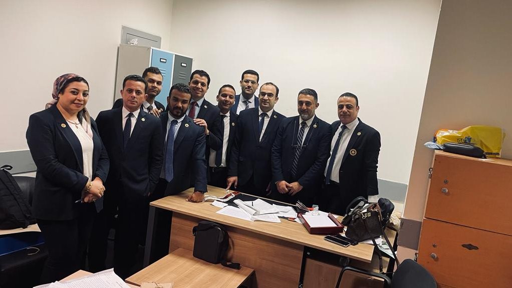 رجال الجمارك بمطار القاهرة