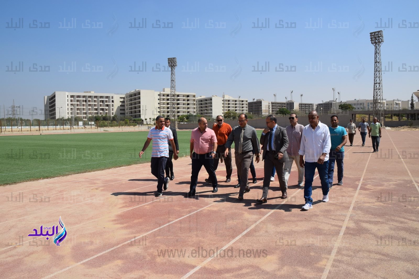 رئيس جامعة حلوان يتفقد المنشآت الرياضية2