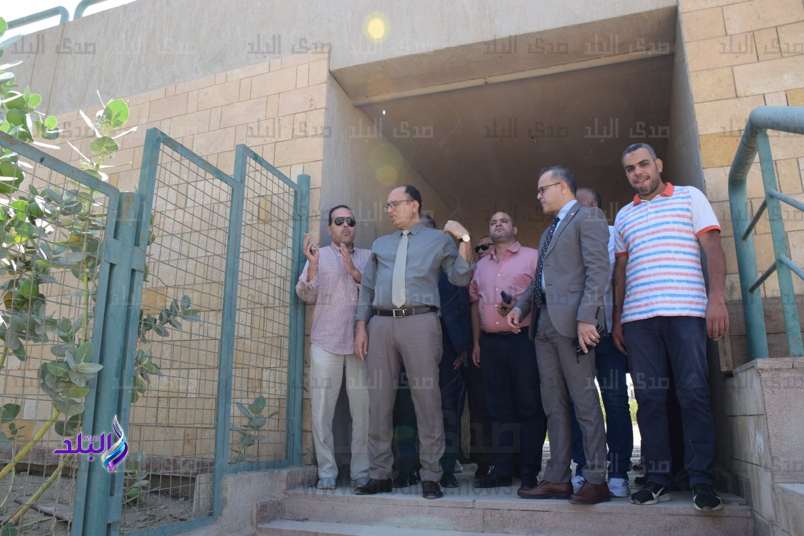 رئيس جامعة حلوان يتفقد المنشآت الرياضية