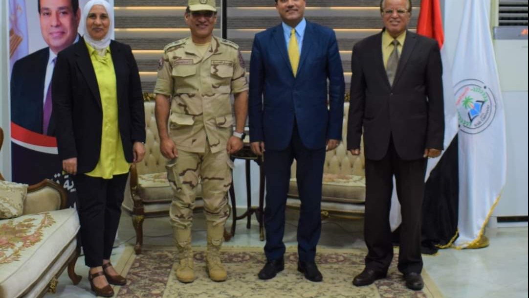 بحث أوجه التعاون مع المستشفى العسكرى بالعريش 