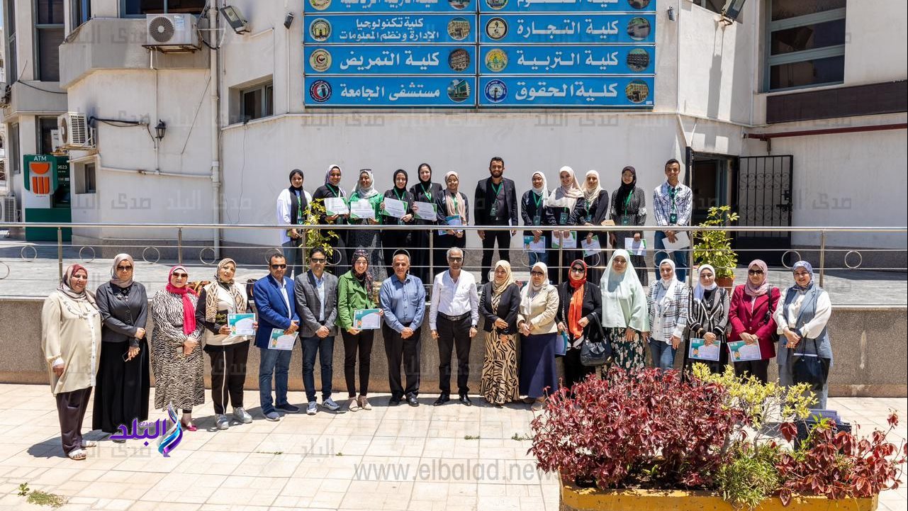 رئيس جامعة بورسعيد يكرم  المحاضرين والمنسقين ب "مبادرة حياة"