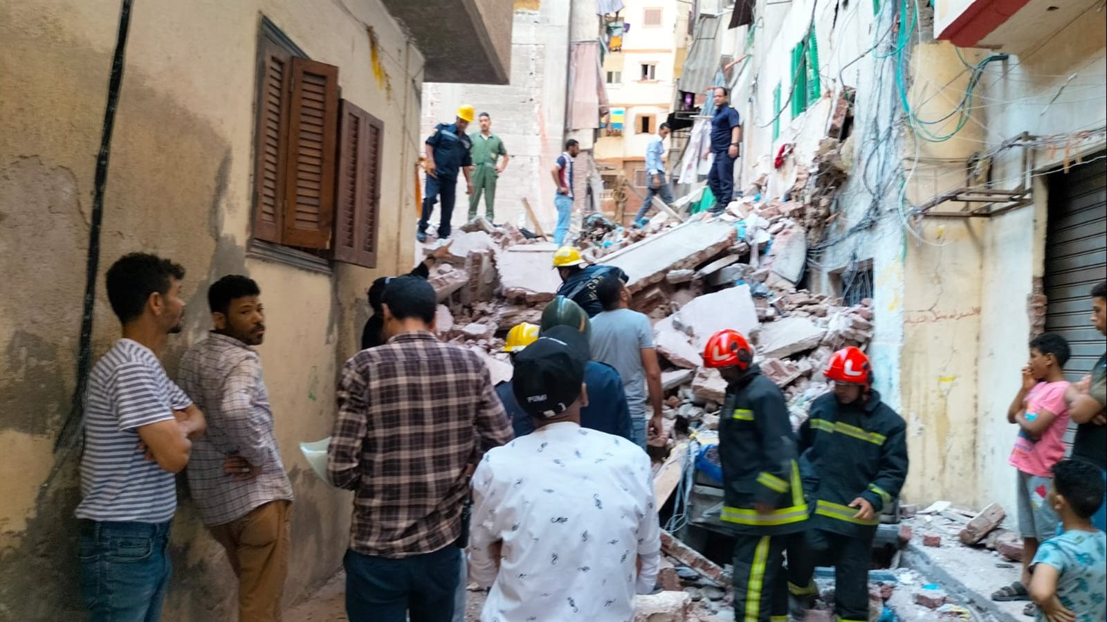 انهيار عقار شرقي الإسكندرية