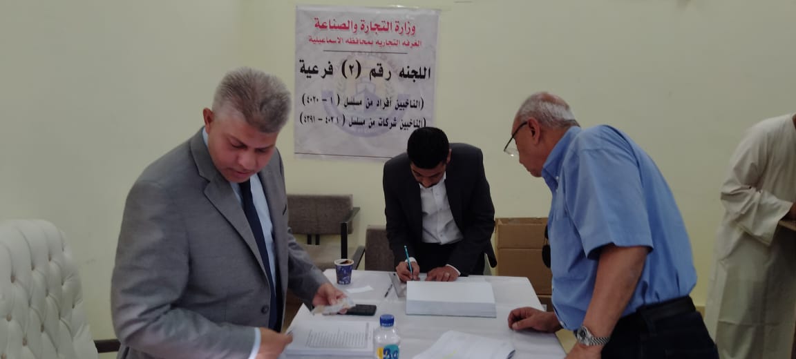 المهندس احمد عثمان يدلي بصوته في انتخابات الغرفة التجارية 
