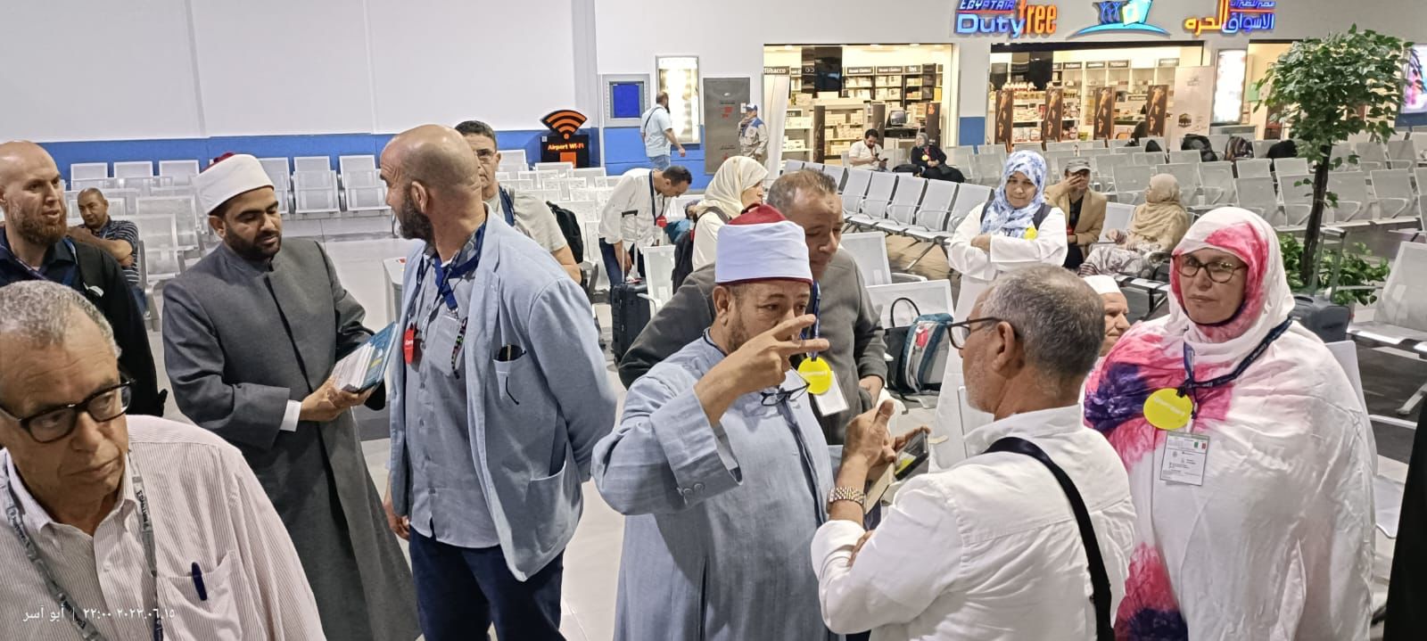 توعية الحجاج في المطار 