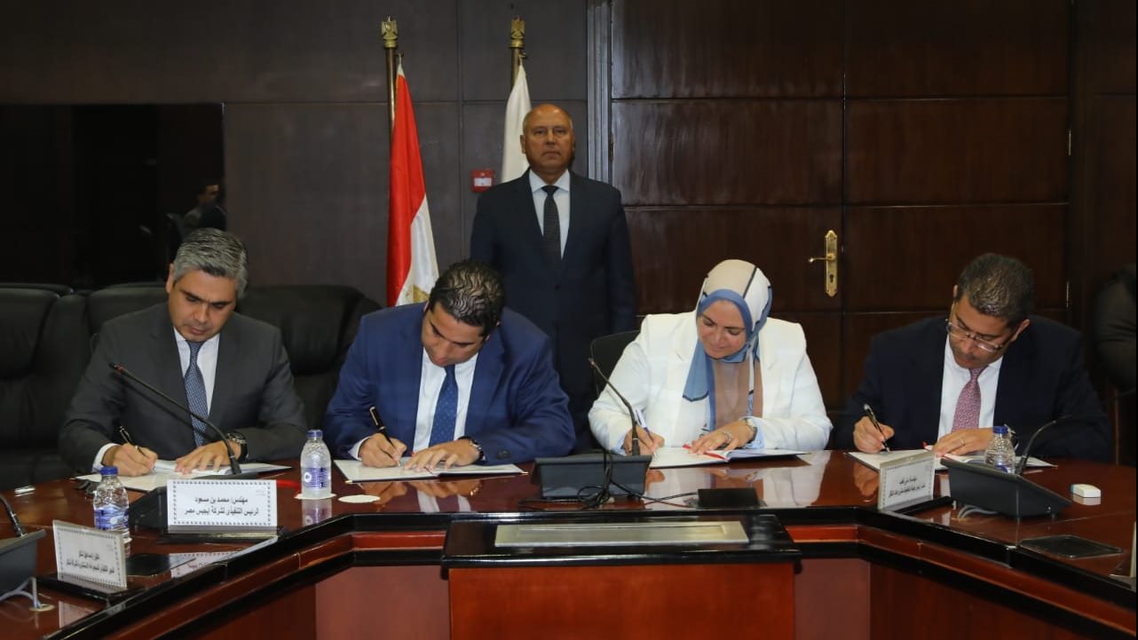 توقيع العقد 