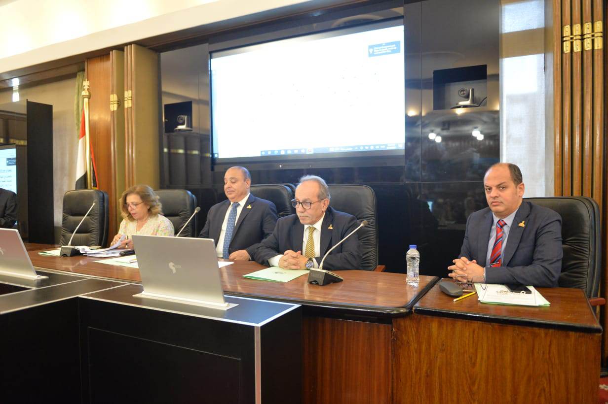  لجنة الصحة والسكان بمجلس الشيوخ 