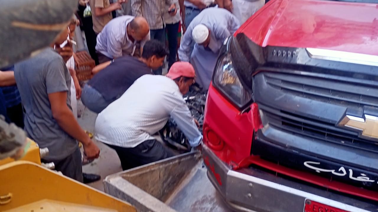 اصطدام سيارة ب 4 سيدات بديروط