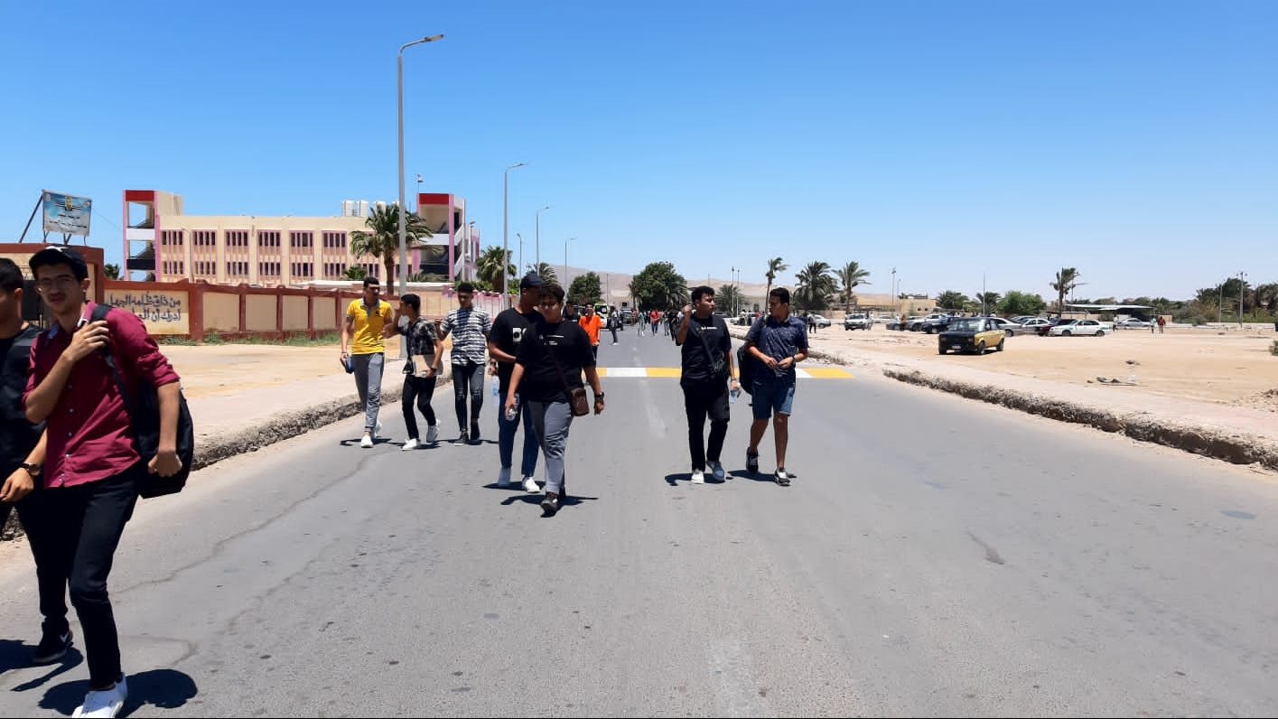 طلاب الثانوية اليوم 