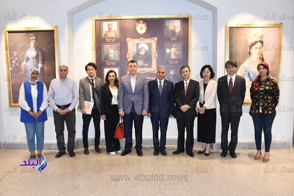 السفير اليابانى بالقاهرة اثناء زيارة متحف الزعفران بجامعة عين شمس2
