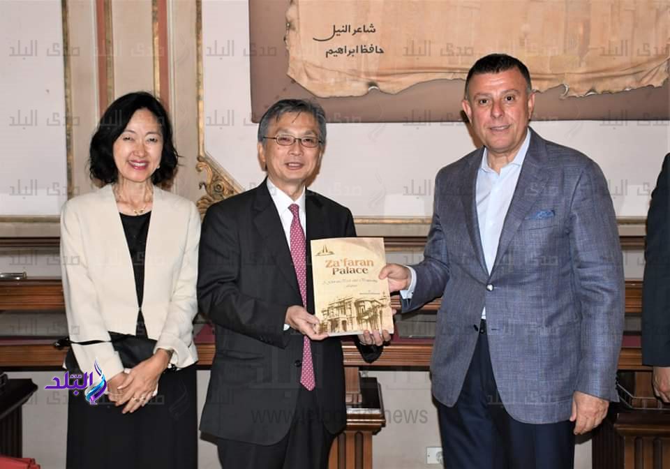 السفير اليابانى بالقاهرة اثناء زيارة متحف الزعفران بجامعة عين شمس1