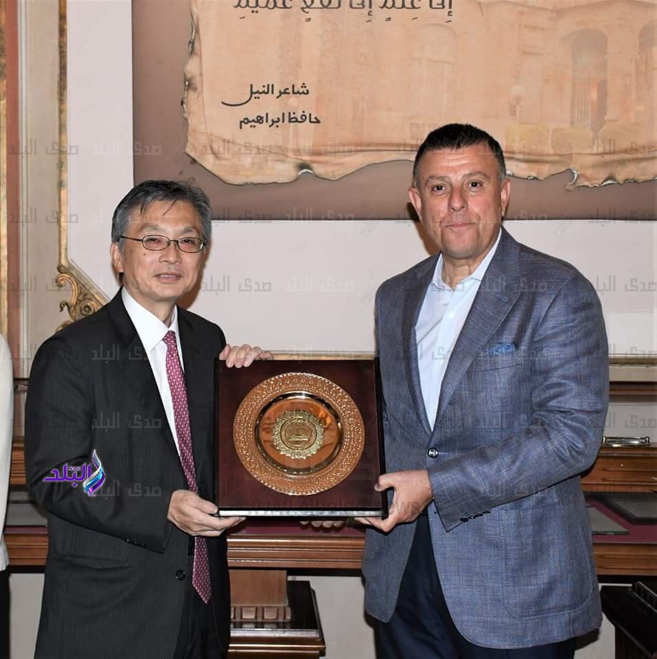 السفير اليابانى بالقاهرة اثناء زيارة متحف الزعفران بجامعة عين شمس