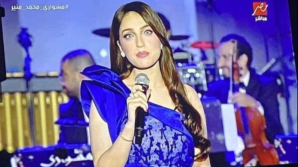 ياسمين عز 
