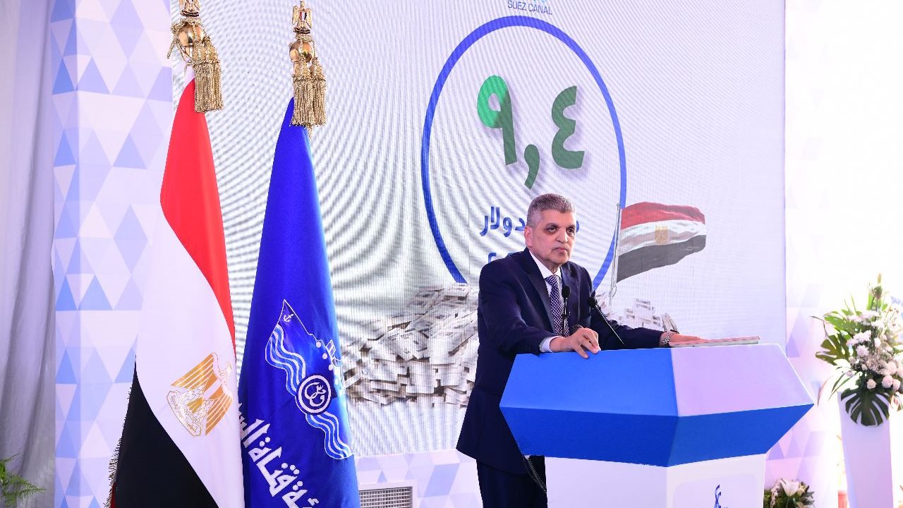 الفريق خلال المؤتمر الصحفي 