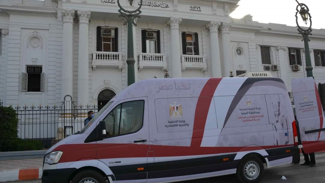 سيارة متنقلة للمركز التكنولوجى 