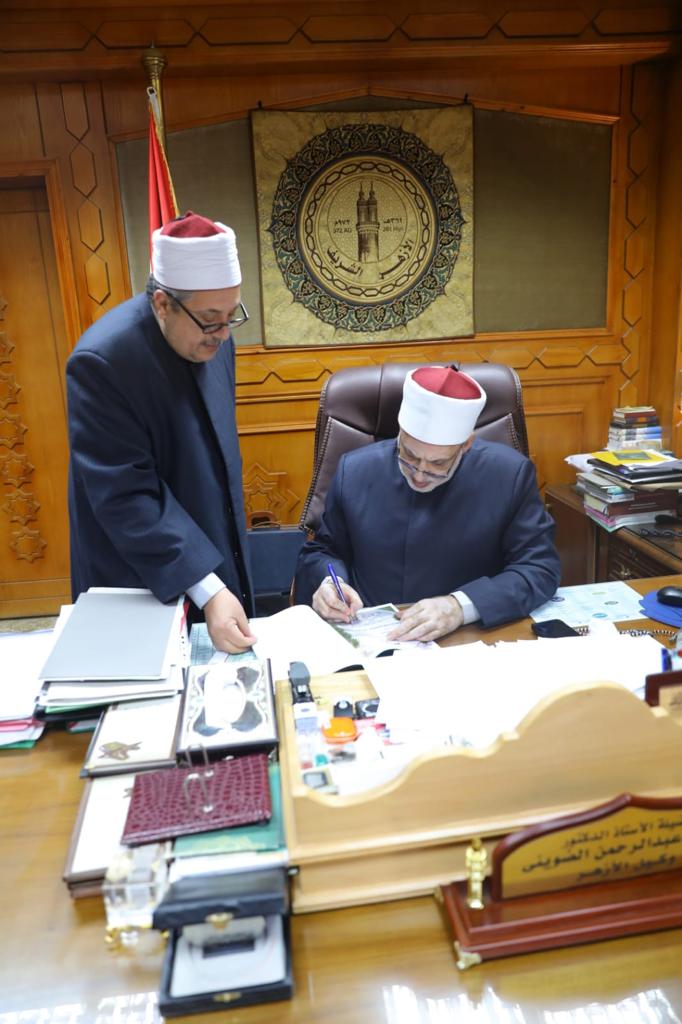 وكيل الأزهر يعتمد النتيجة 