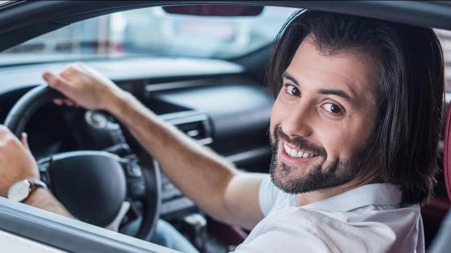  إرشادات يجب معرفاتها قبل تأجير سيارة لقضاء عطلة العيد