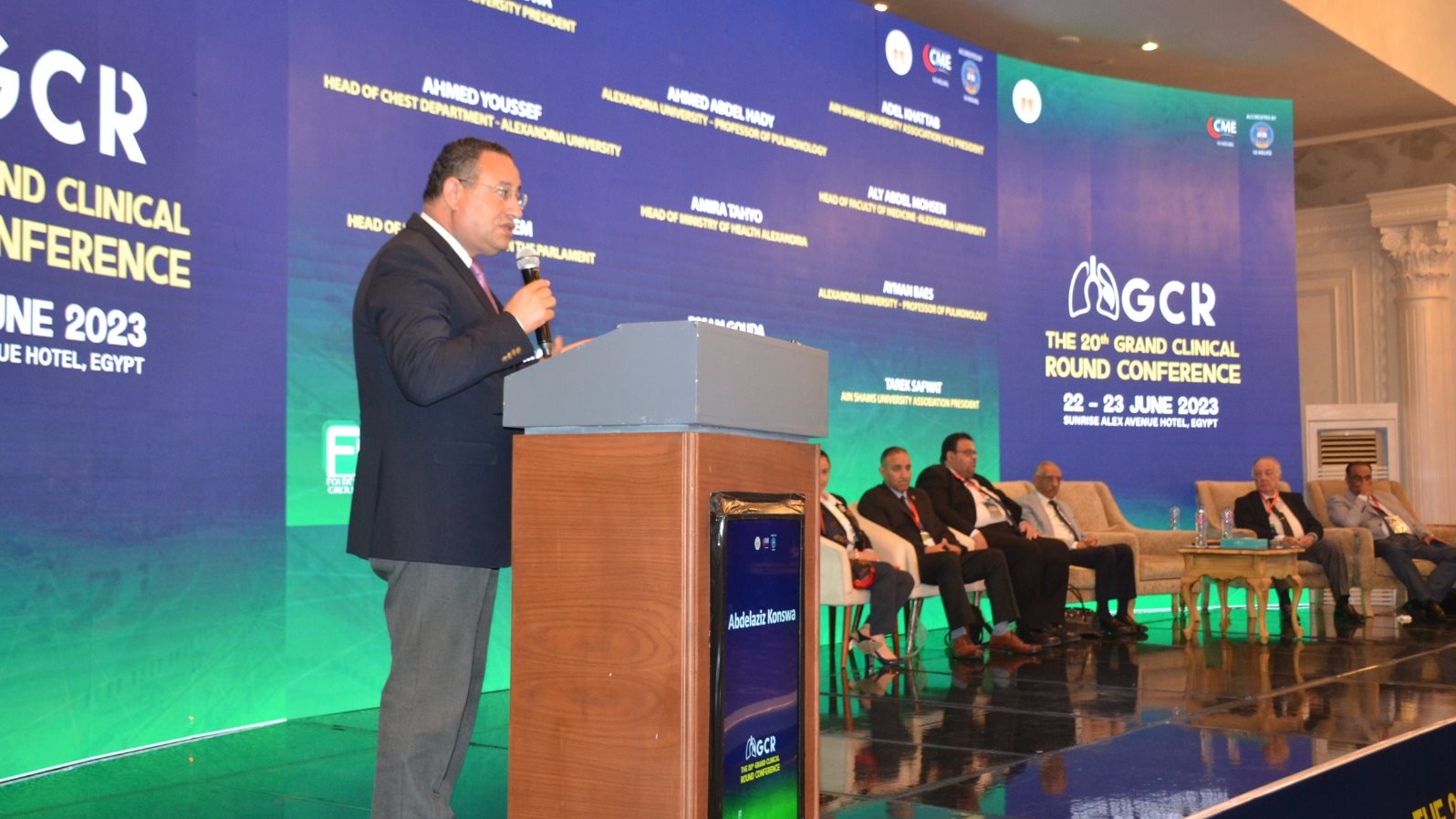 الدكتور عبدالعزيز قنصوة رئيس جامعة الإسكندرية 