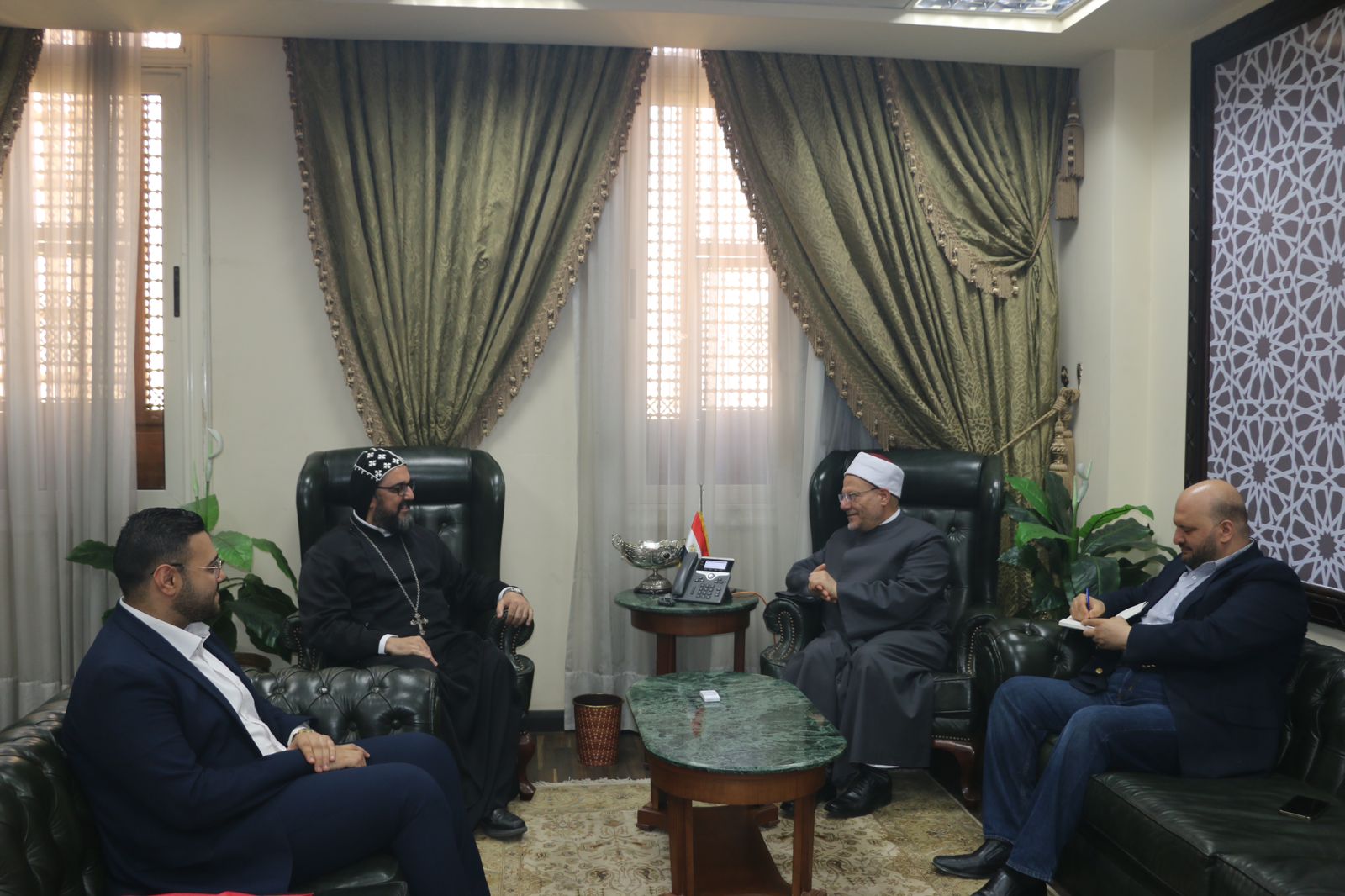  مفتي الجمهورية يستقبل كاهن الكنيسة السريانية الأرثوذكسية