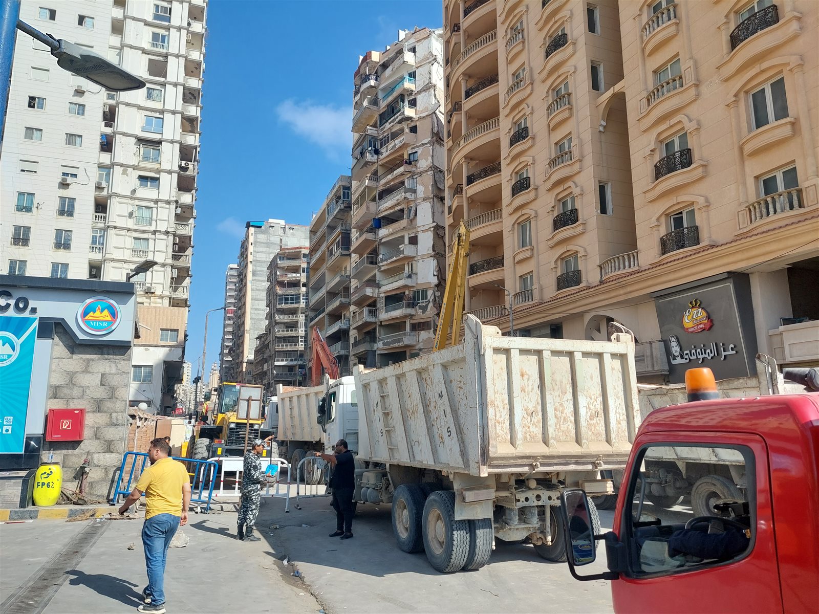 صورة من العقار المنهار 