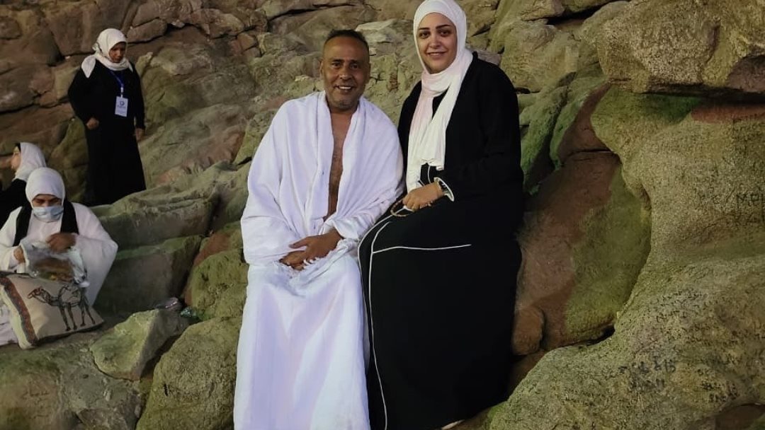 محمود عبد المغني وزوجته 