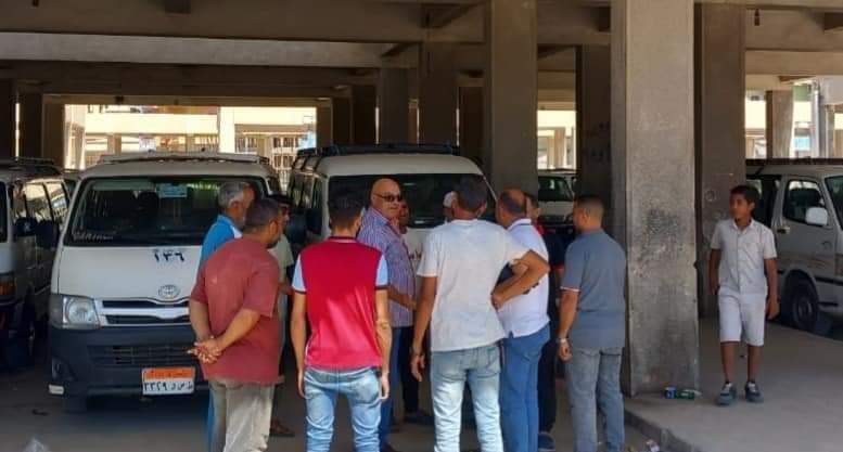 رئيس مدينة العريش يتابع موقف السيارات