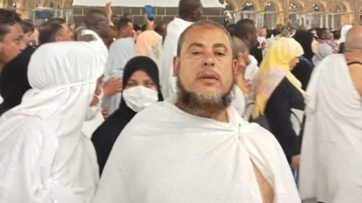 الحاج محمد داود أثناء أداءه الحج 