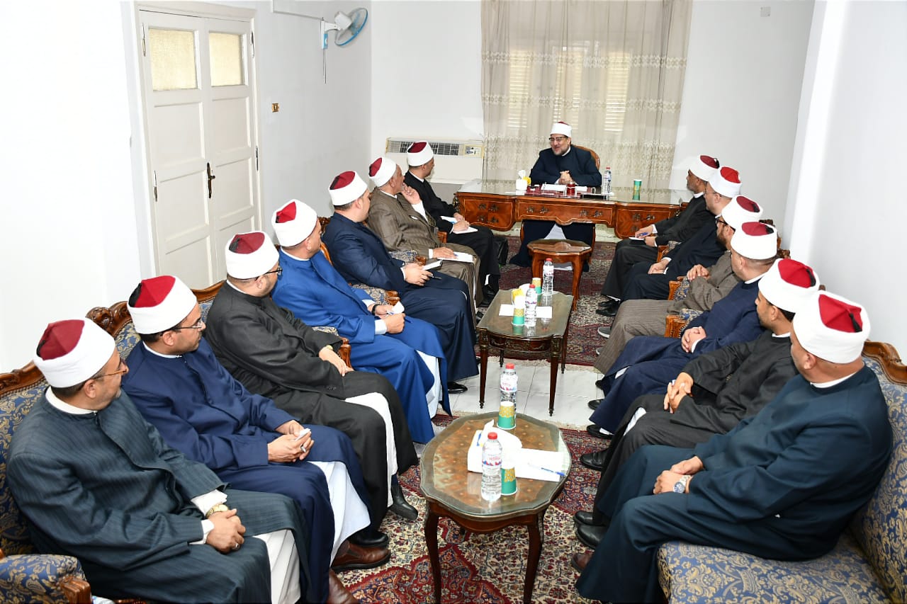 وزير الأوقاف يتلقي قيادات الوزارة