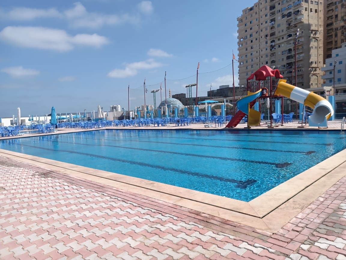 حمام سباحة