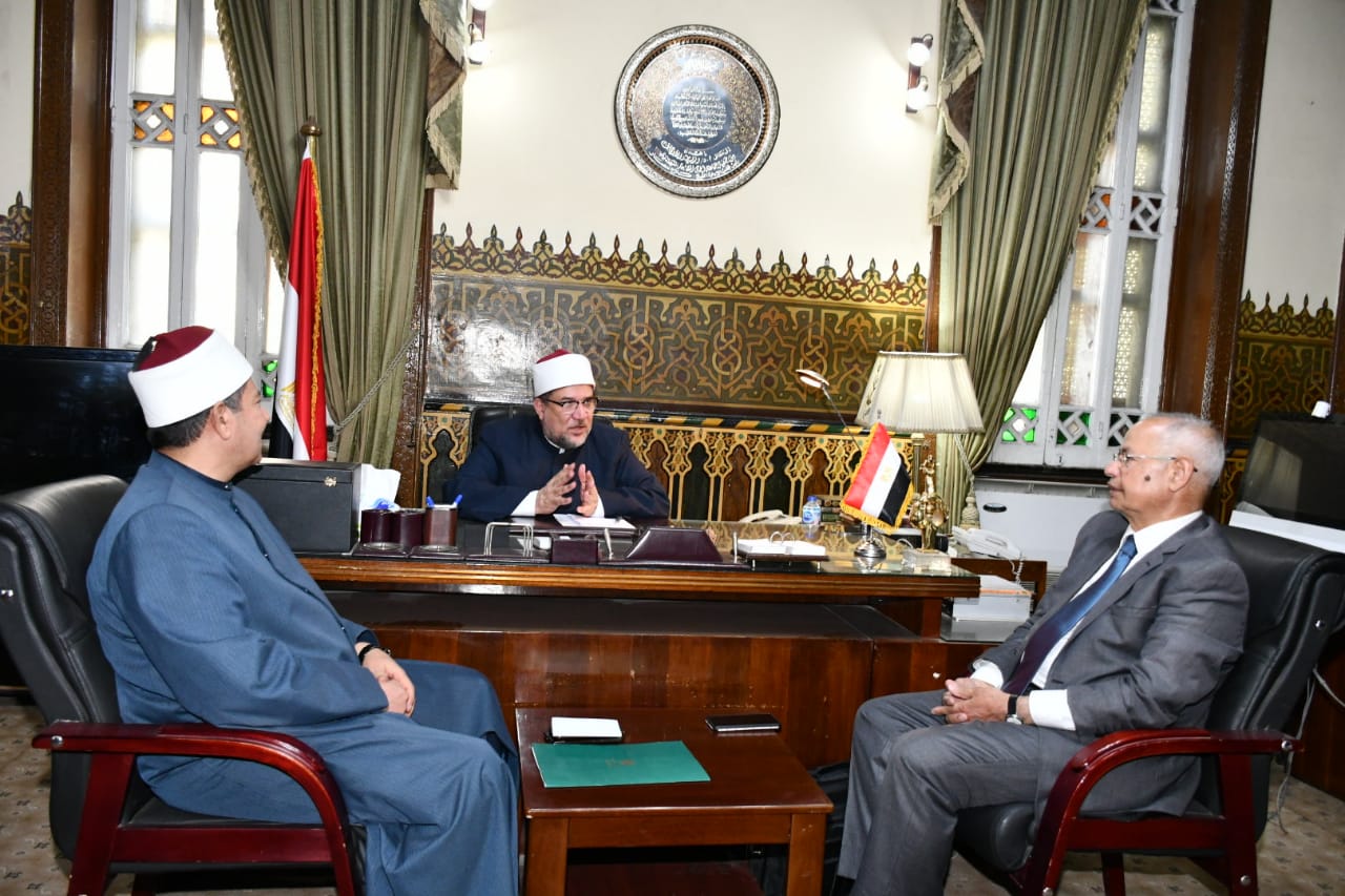 وزير الأوقاف يستقبل رئيس الجامعة المصرية للثقافة الإسلامية