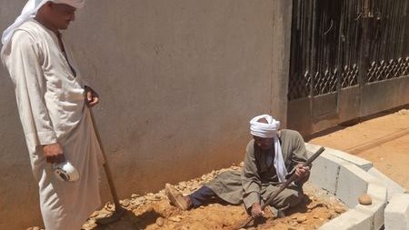 تركيب بلدورات وتشجير الشوارع بمدينة منفلوط 