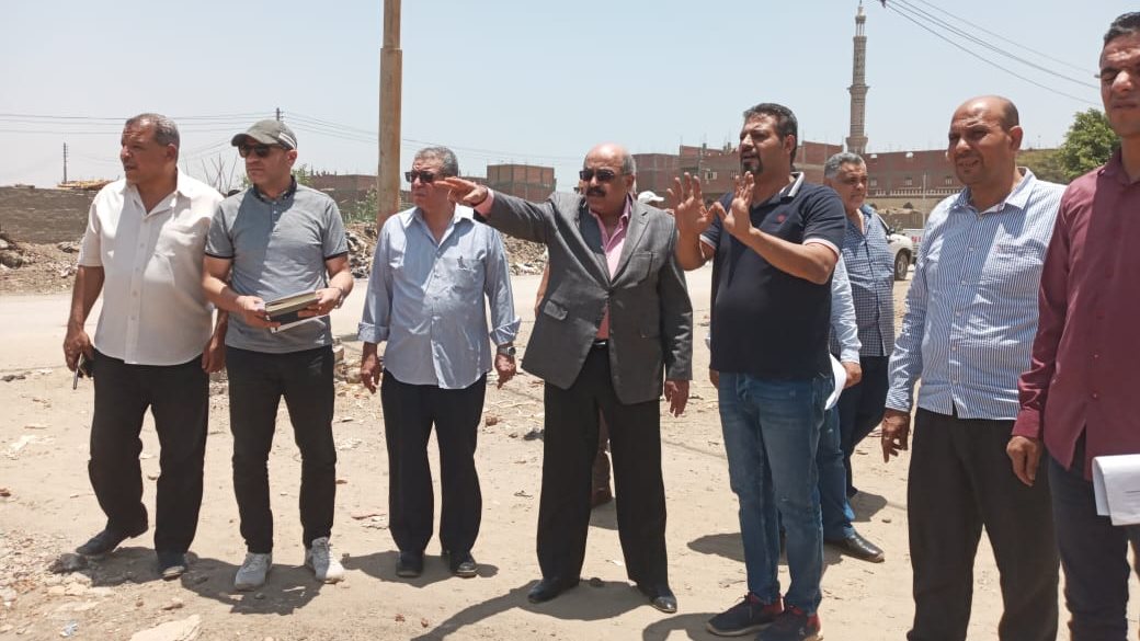 سكرتير عام أسيوط يتفقد موقع إحدى المشروعات 
