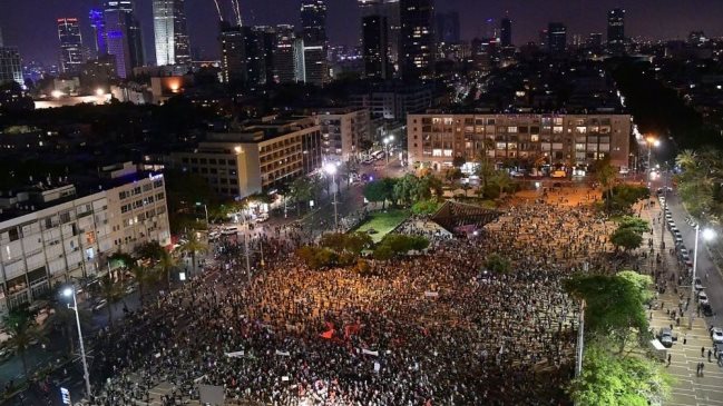 30 ألف إسرائيلي.. مظاهرات عارمة وأعمال شغب بتل ابيب 