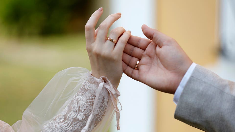 الزواج بين الرجل والمرأة