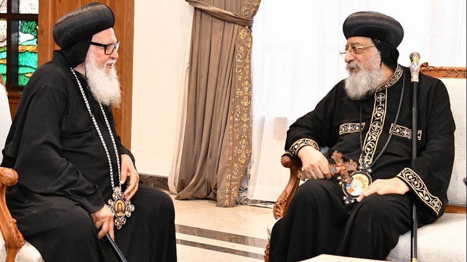 البابا تواضروس يستقبل الأنبا متاؤس بالمقر البابوي