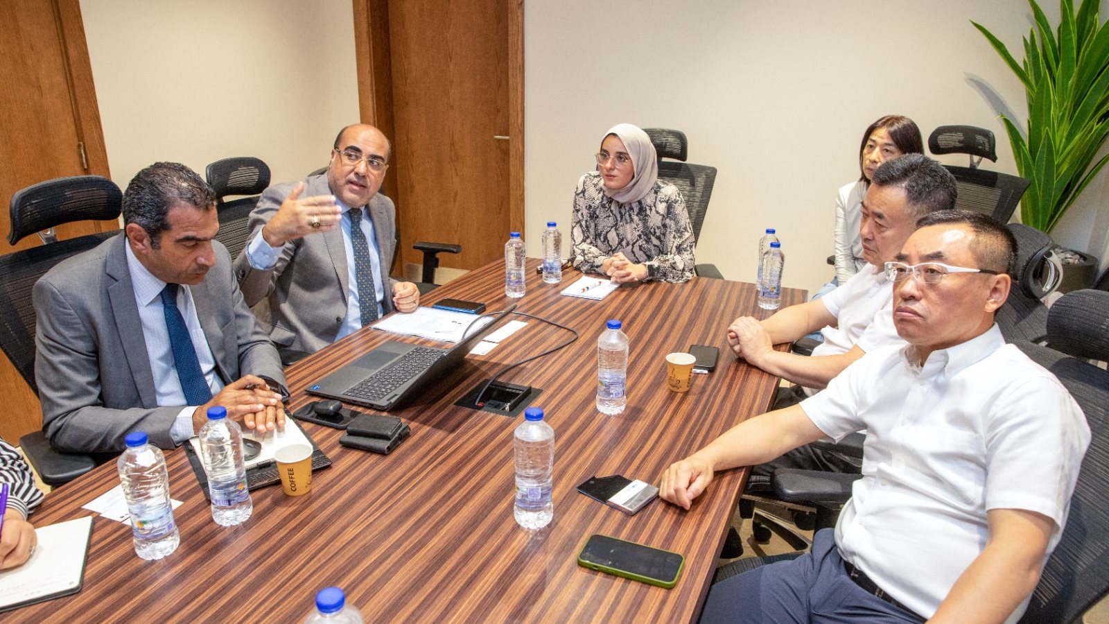 خلال اللقاء  خلال اللقاء