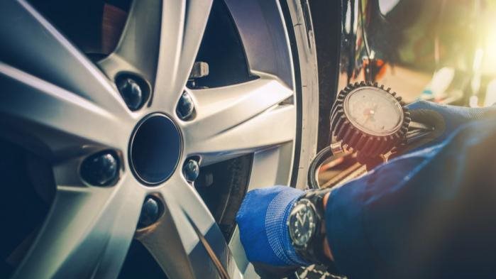 ضغط هواء الإطارات 