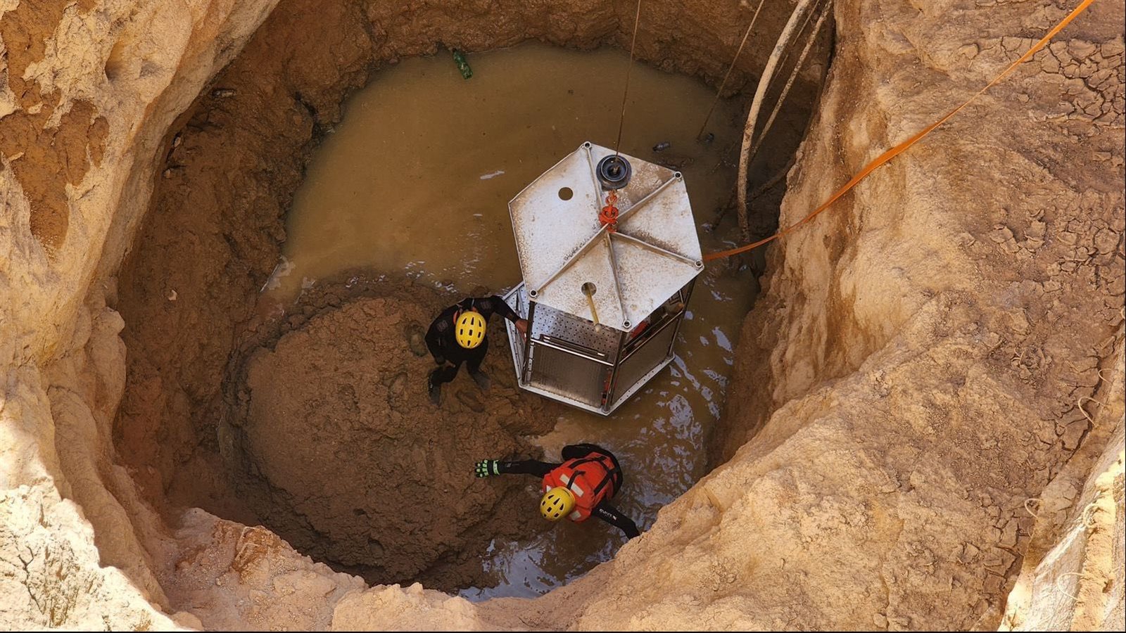 انهيار جزئي في بئر