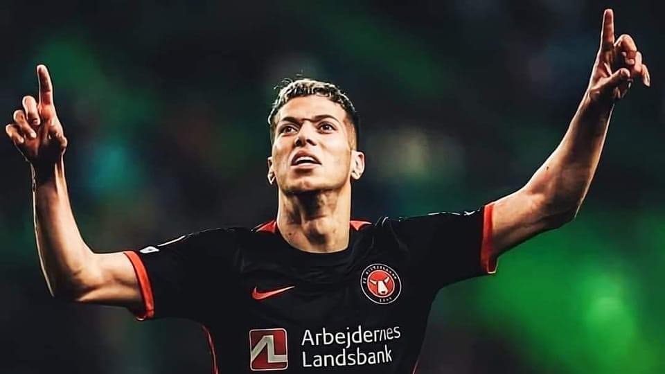 إمام عاشور لاعب الزمالك السابق 