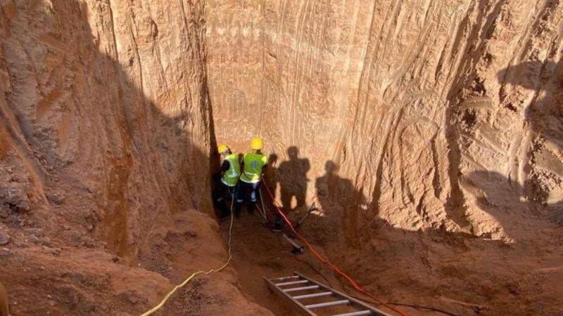 جانب من محاولات الانتشال 