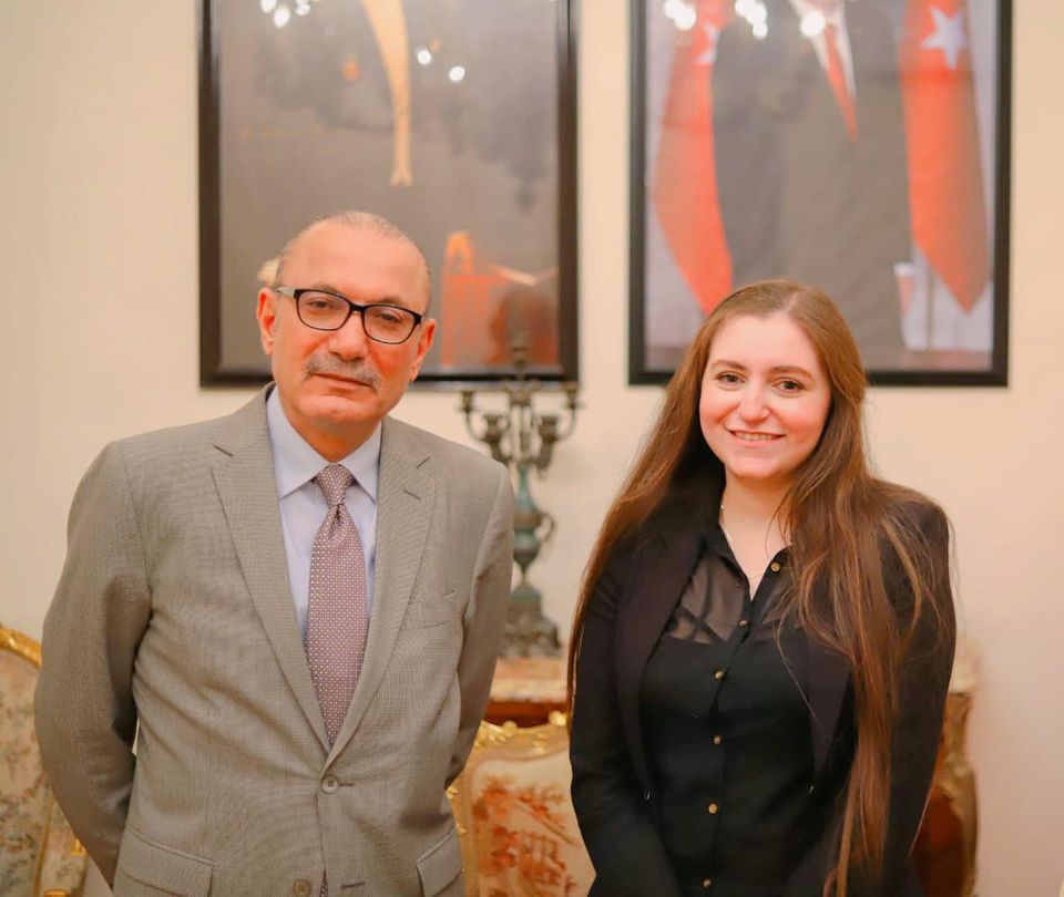 السفير التركي صالح موطلو شن برفقة الصحفية نادين أبو السعود