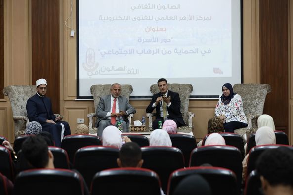 دور الأسرة في الحماية من الرهاب