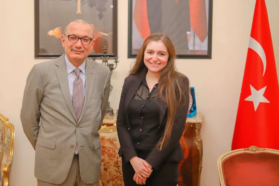 السفير التركي صالح موطلو شن برفقة الصحفية نادين أبو السعود