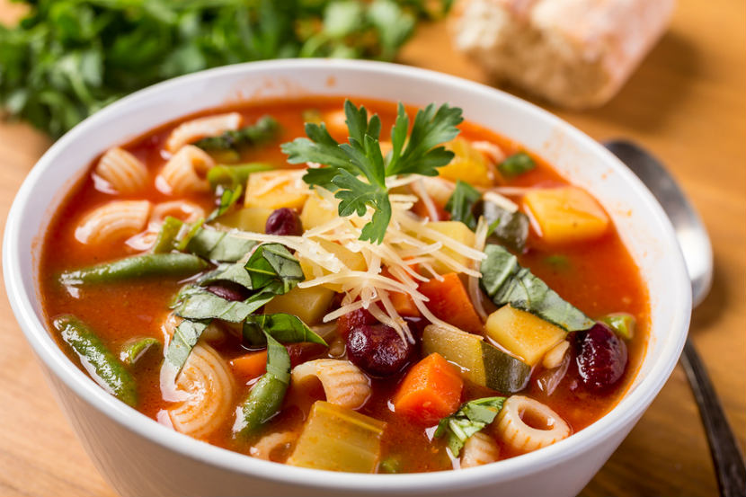 الخطوات لطريقة عمل شوربة حمراء
