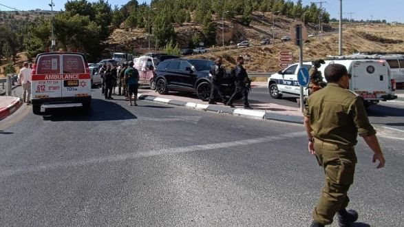 إصابة ثلاثة إسرائيليين في عملية إطلاق نار إصابة ثلاثة إسرائيليين في عملية إطلاق نار