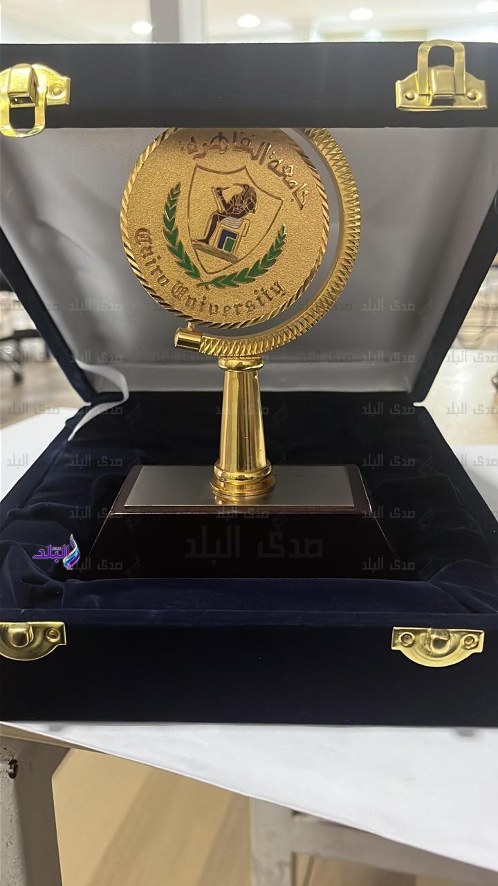 الصحفية مريم عزت3